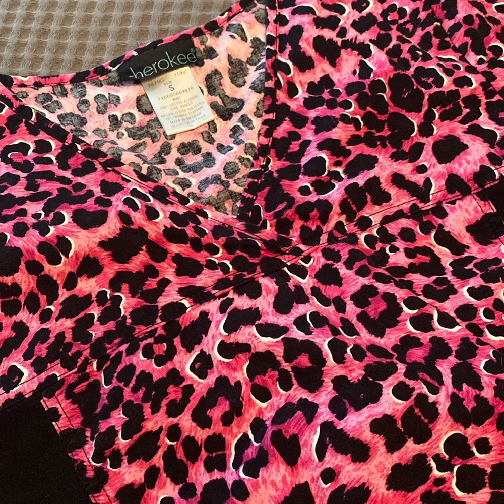 Cherokee scrub top cheetah